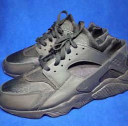 Men's Size 11 Nike Air Huarache Triple Black