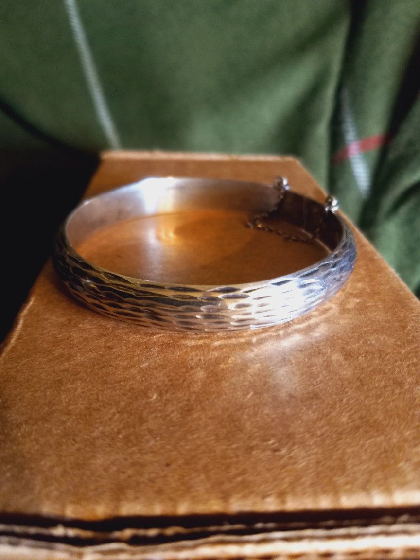 St.Silver Bracelet 8" In Circumf-.33"W