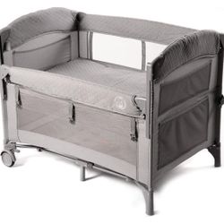 Like New Baby 3-in-1 Bedside Bassinet / Playpen / Travel Crib