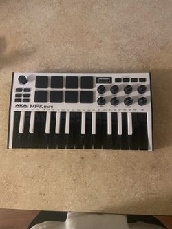 Akai Mpc Mini + Adapter And Carrying Case