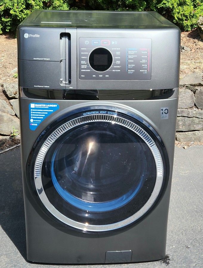 GE Profile Washer And Dryer 2 IN 1 Combo.