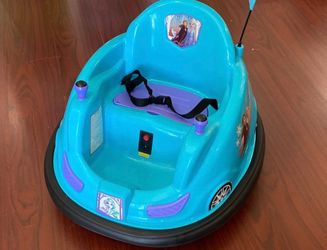 Disney's Frozen 6 Volt Powered Bumper Car with LED Lights