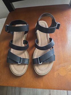 Black strap sandals size 6