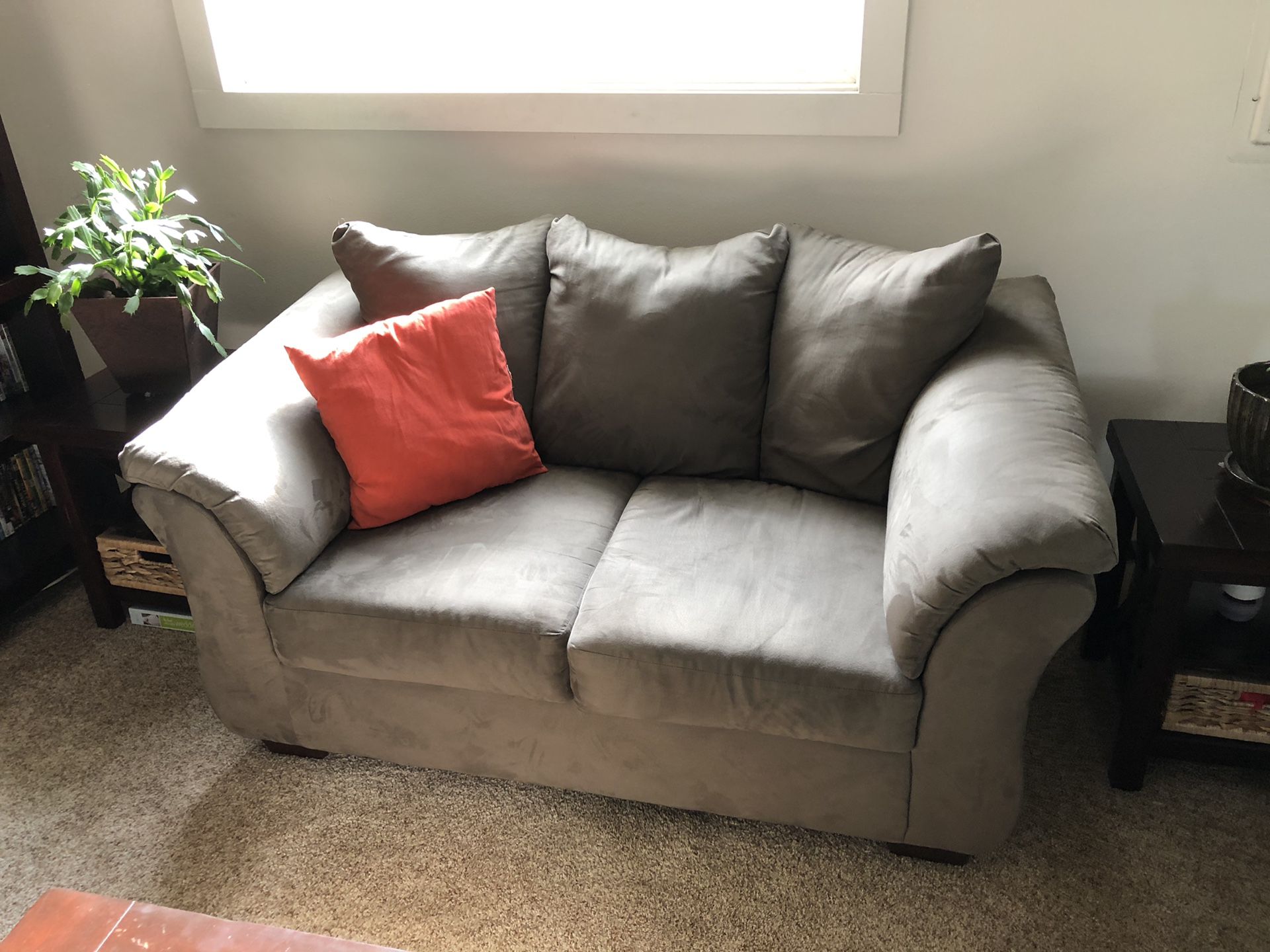 Love seat/couch