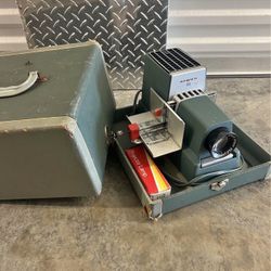 ARGUS - 300 Vintage Projector Model 3 III Slide Projector w/Original Hard Case