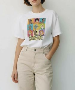 Women's Size Large SCOOBY-DOO Crew Neck Graphic White Short Sleeve T-Shirt. Up for sale is a charming white short sleeve T-shirt featuring Scooby Doo 