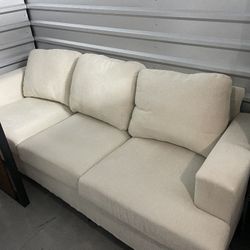 Modern Bouclé Sofa – Off-White 