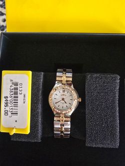 Absolutely Gorgous Two Toned Invicta Ladies Womans Waterproof Watch. Retails For Over $489.00.