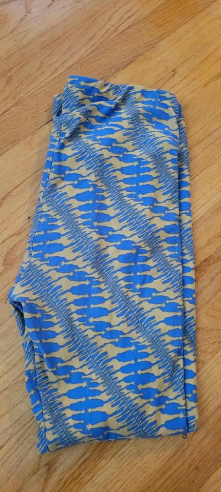 Gently used TC LuLaRoe One Size Leggings Blue With Yellow Giraffes Zoo Animals