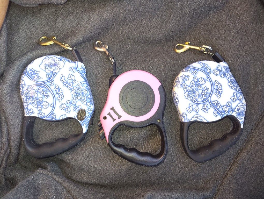 LOT:  3 Retractable Pet Leashes