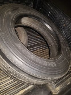 Llanta buenas condiciones 255/70 R22.5