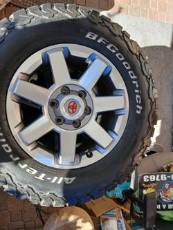 JUEGO DE  RRINES PARA TROCAS TOYOTA TACO TUNDRA SECOYA 4RUNER YANTAS  BFGOODRICH SEMINUEBAS MEDIDA 17