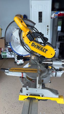 Dawalt saw miter double sliding 12 inch Light Integtated + stand  combo