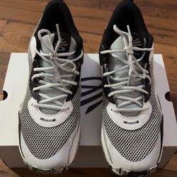 Mens Steph Curry’s size 11.5