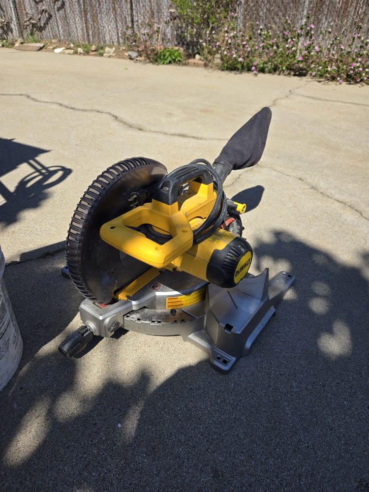 Corded 10" Compound Single Bevel Miter Saw