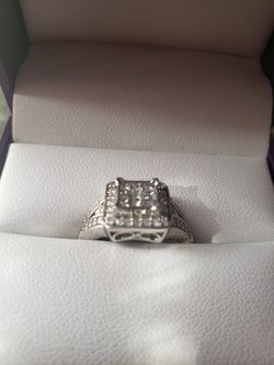 Engagement/wedding ring