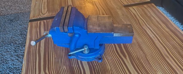 Bench Vise