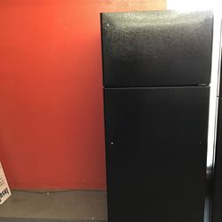 GE 17 Cu Ft Top And Bottom Fridge. 1 year Warranty 