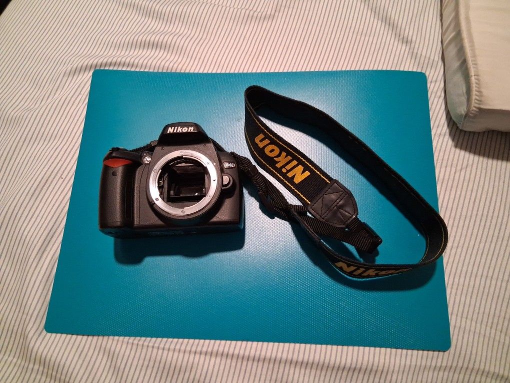 CAMERA NIKON D40 ONLY BODY INCLUDE BATTERY