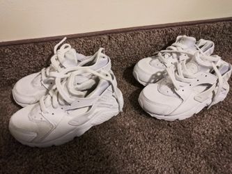 Nikes toddler size 11c