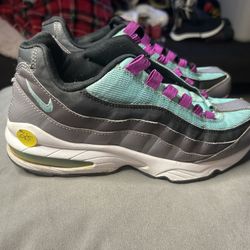 Nike Air Max Youth Size 7.5