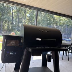 Pit Boss 2050 Competition Series Pellet Grill/smoker Bluetooth /wifi 