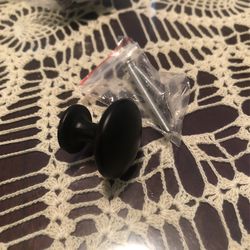 Dresser Drawer/Door Hardware New Total 22 $10.00