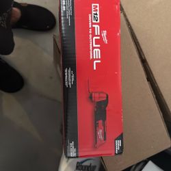 Milwaukee M12 Oscillating Tool