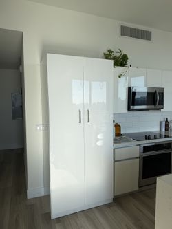 Brand New Pantry Must Sell Paid 800$