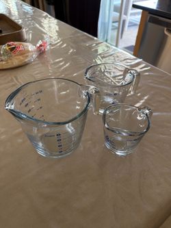 Set a 3 glass measuring cups