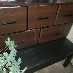 Sale Stand With A Table. Se Vende Estante Con La Mesa