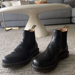 Dr. Martens 2976 Chelsea Boots Black – Size 11 Men (Like New)