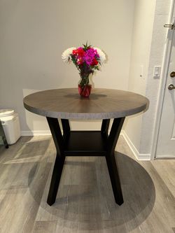 Gray and Black Kitchen Table With Chairs