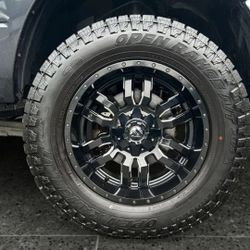 Fuel Sledge 20" Wheels (8x6.5)