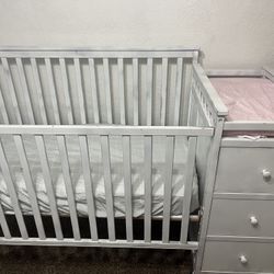 Crib And Changing Table 
