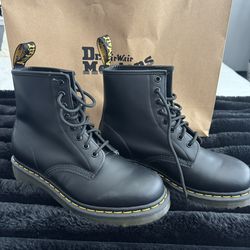 DR. MARTENS 1460 Womens Boots