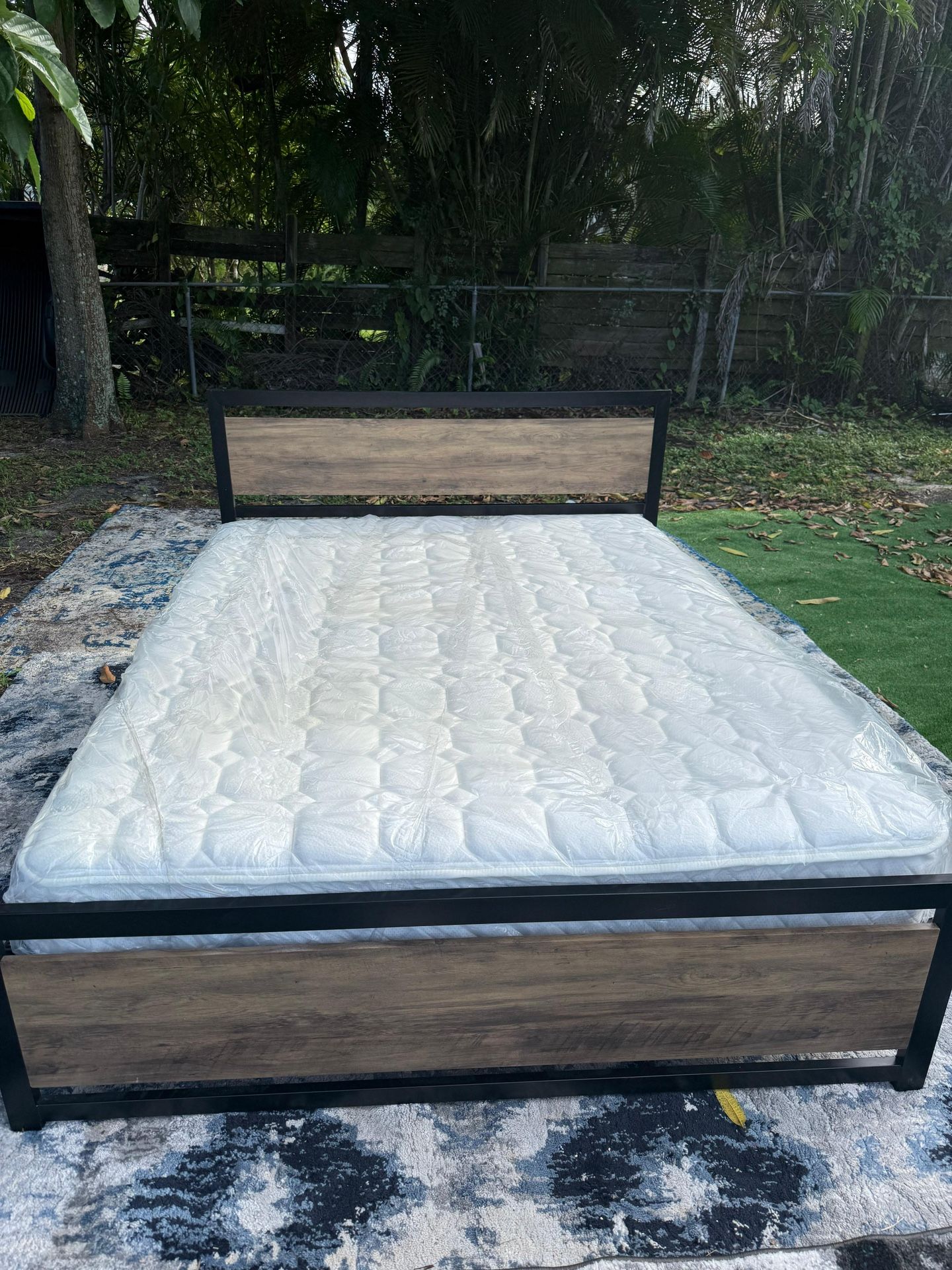 Cama Queen De Madera Y Hierro