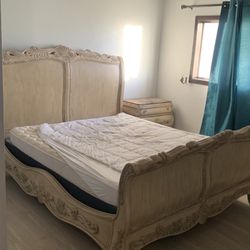 Bedroom set king size bed with two nightstands and dresser