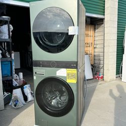 Washer And Dryer Set  Green.  In Good 👍. LG 