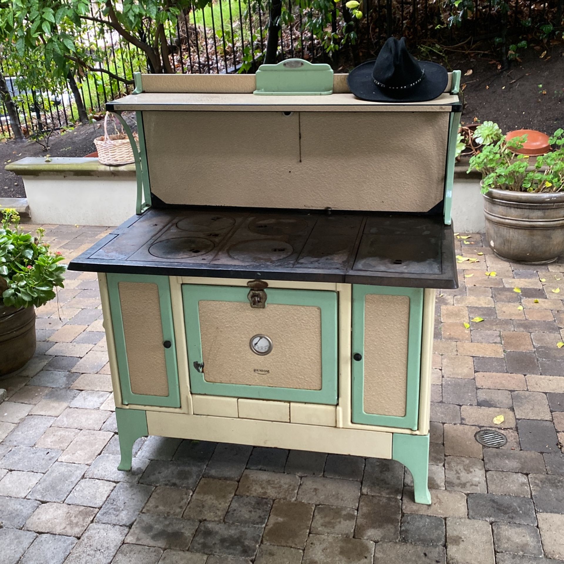 1922 Roundoak Wood Burning Porcelain Cook Stove