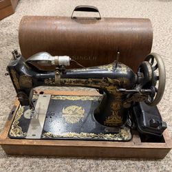 Vintage Singer Sewing Machine 1950s
