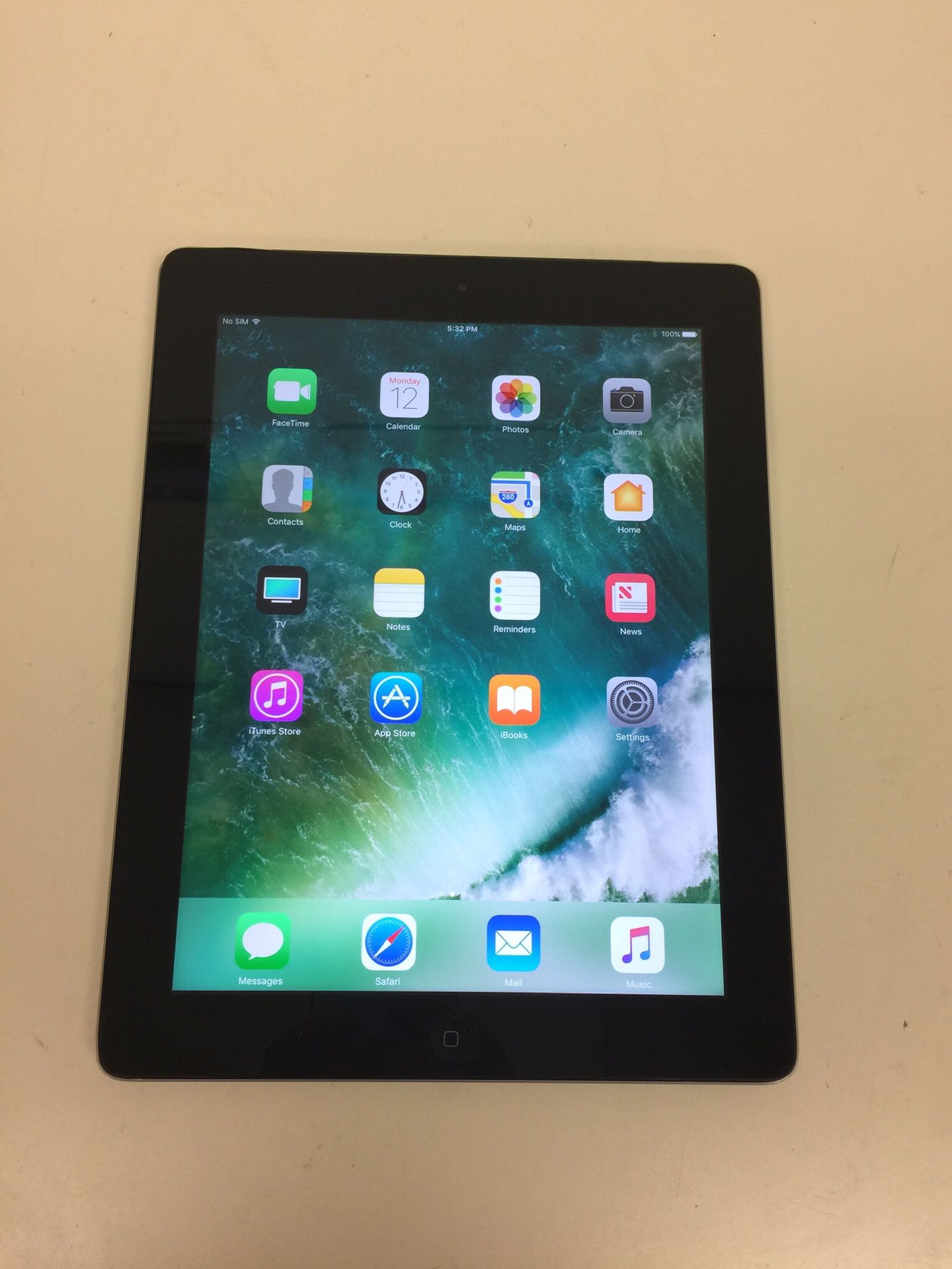 Apple ipad 4 32gb wifi with charger good condition