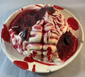 Bloody brain platter, latex maggots Halloween prop decoration