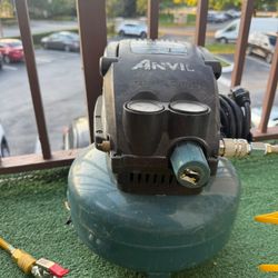 Compresor de Aire Portátil ANVIL — 3 Galones — Con Manguera y Pistola