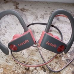 Let’s fit Bluetooth headphones , Compatible with all Devices .