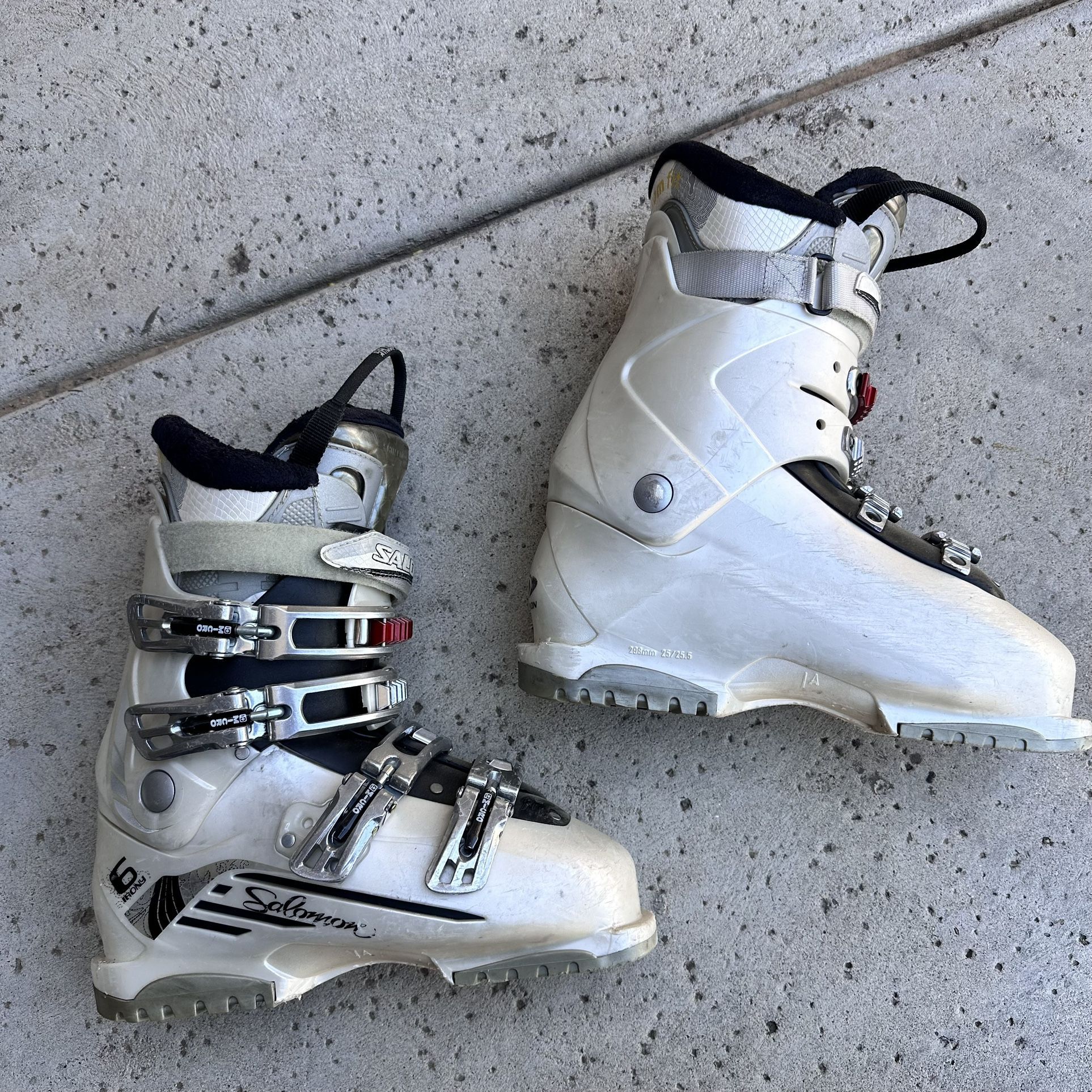 Women’s Ski Boots Size 8
