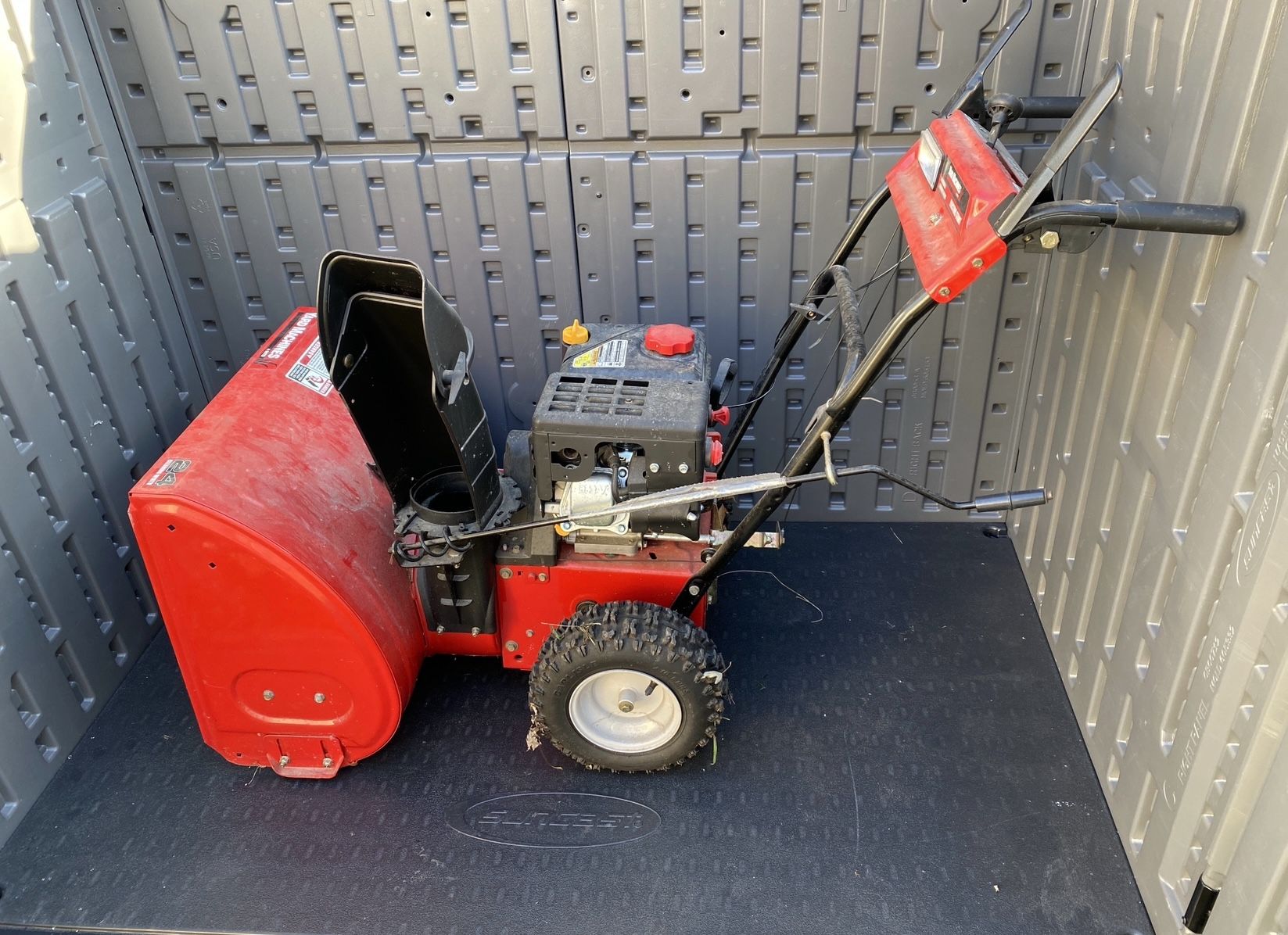 Snow Blower Self Propelled 2 Stage With 6 Forward & 2 Reverse Speeds With Electric Start Yard Machine 24” Inch