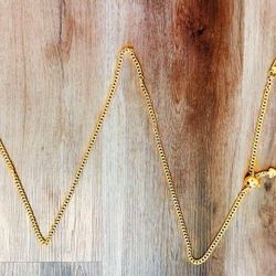 Suitable for handbags, shoulder bags, and crossbody bags with compatible attachment points.  Strap only.