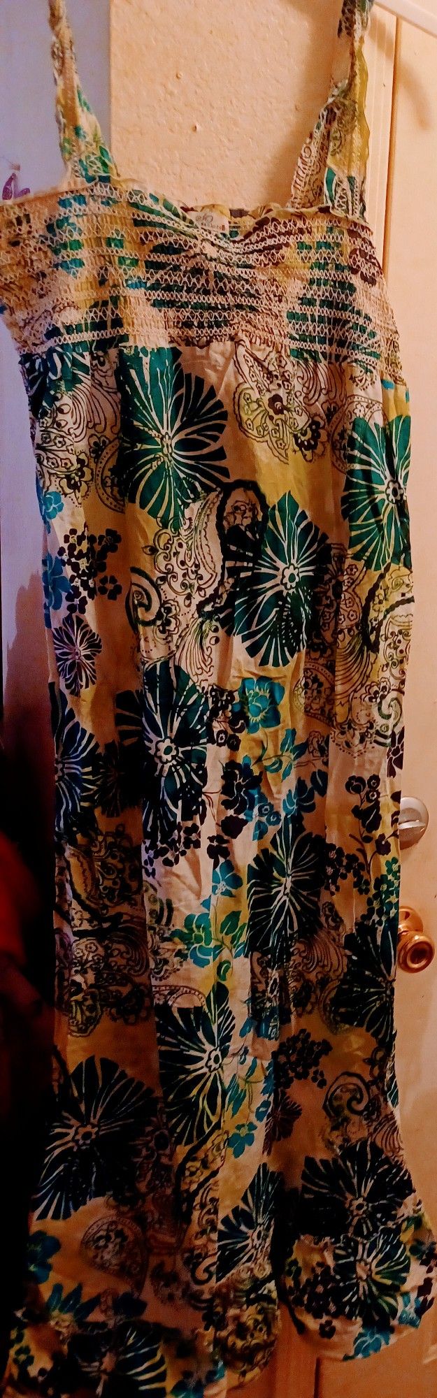 Ladies Medium Long Sleeveless Dress