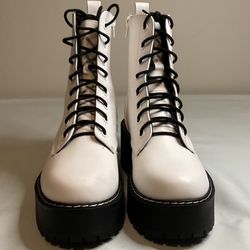 2 Pair Of Women Boots 